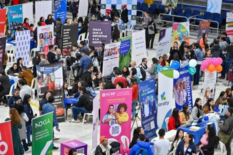 Colombia impulsa el empleo en Bogotá: más de 500 vacantes abiertas, con oportunidades para migrantes