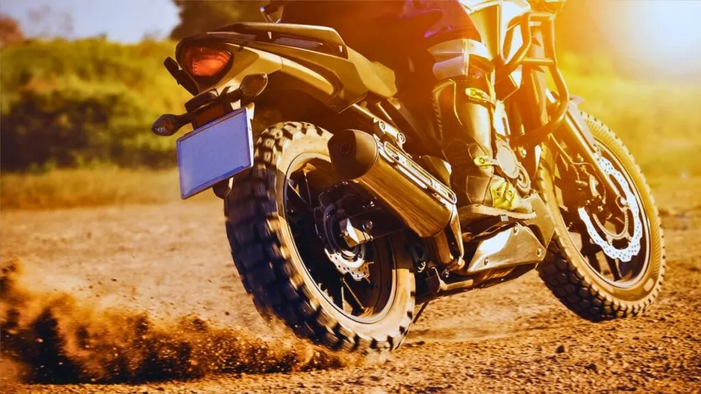 Nueva norma para llantas de motos en Colombia entra en vigencia