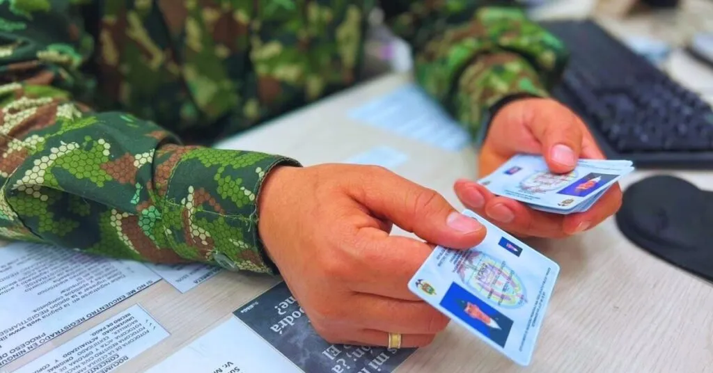 ¿Cuánto cuesta la libreta militar para estudiantes universitarios en Colombia?