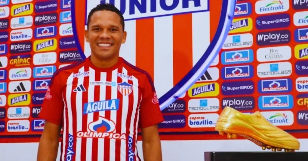 Carlos Bacca renueva con Junior y lidera el ataque tiburón
