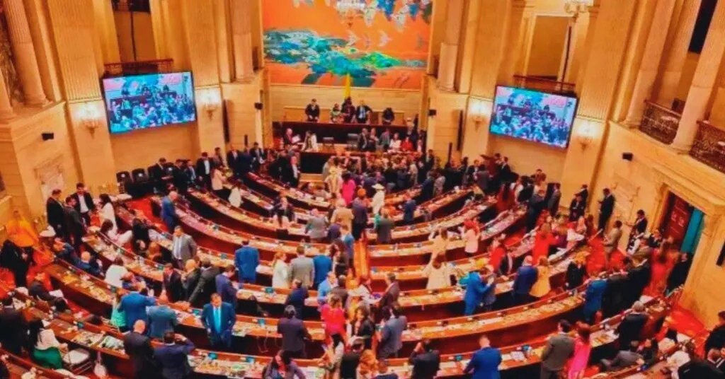 Decreto que redujo el salario de congresistas