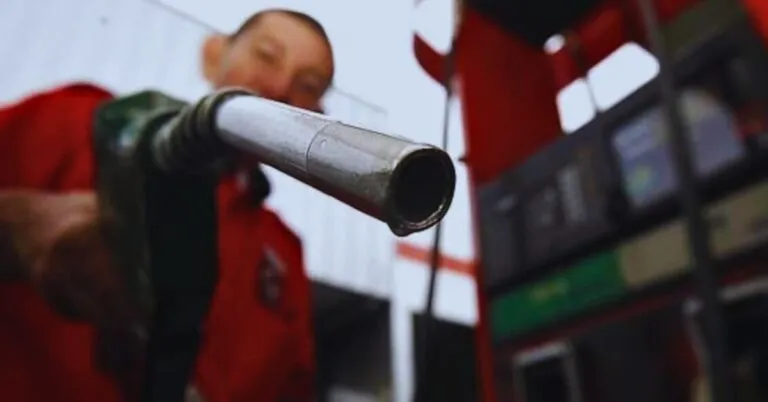 Gasolina bajaría $300 en Colombia: desde cuándo y precios