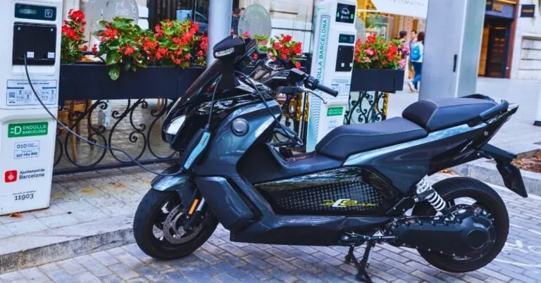 SOAT y técnico-mecánica para moto eléctrica 2026