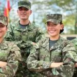 Jóvenes aspirantes realizando el proceso de incorporación al Ejército Nacional de Colombia para acceder a la convocatoria de suboficiales con matrícula cero y formación profesional.