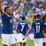 Kylian Mbappé celebra uno de sus dos goles con Francia ante Suecia durante el Mundial 2026, resultado con el que igualó a Lionel Messi como máximo goleador del torneo.