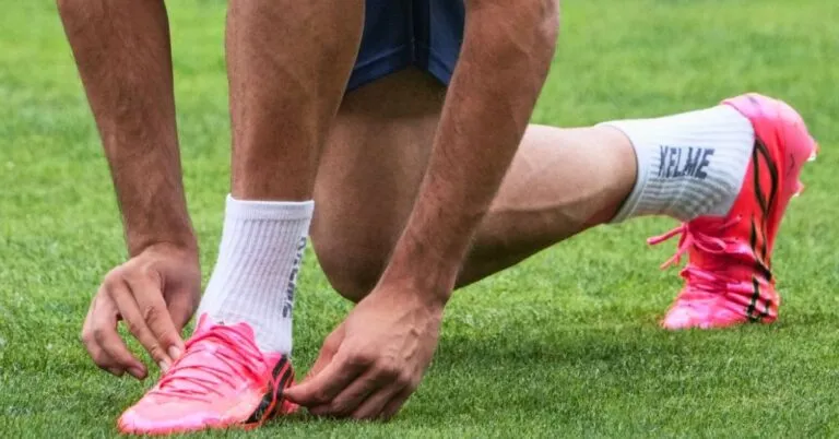 ¿Por qué los guayos fucsias dominan el Mundial 2026?