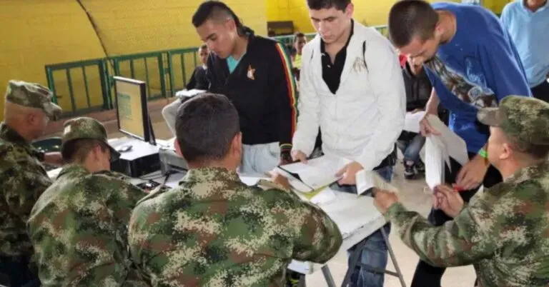 Multa para remisos por no presentarse al servicio militar en Colombia